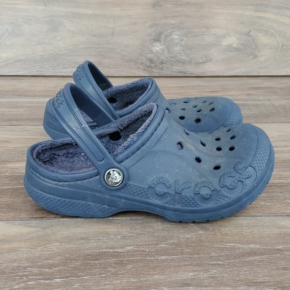 Crocs Junior boy insulated lined sandals flip flop shoes sz J2